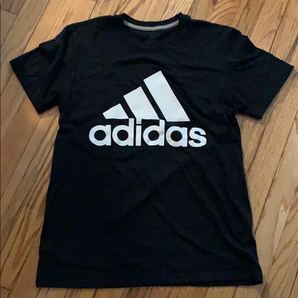 Men’s Adidas T-shirt 🦩
